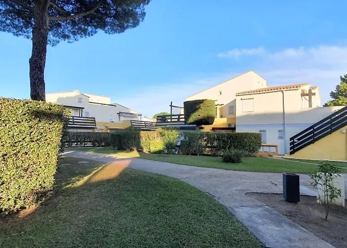 Tennis Village Апартаменти *